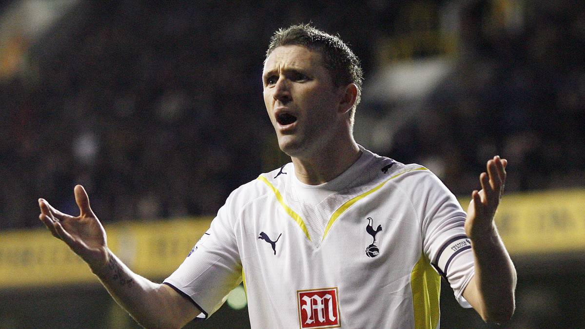 ROBBIE KEANE: Auch auf dem Sofa ist man nicht sicher vor schweren Verletzungen. Robbie Keane angelt mit dem Fuß nach seiner Fernbedienung und reißt sich dabei mehrere Bänder