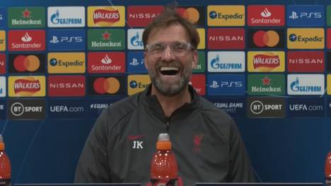 Vor dem Champions-League-Spiel des FC Liverpool gegen den FC Midtjylland wird der Trainer der Reds nach seiner Herangehensweise an das Spiel gefragt. Die Reaktion? Typisch Klopp.