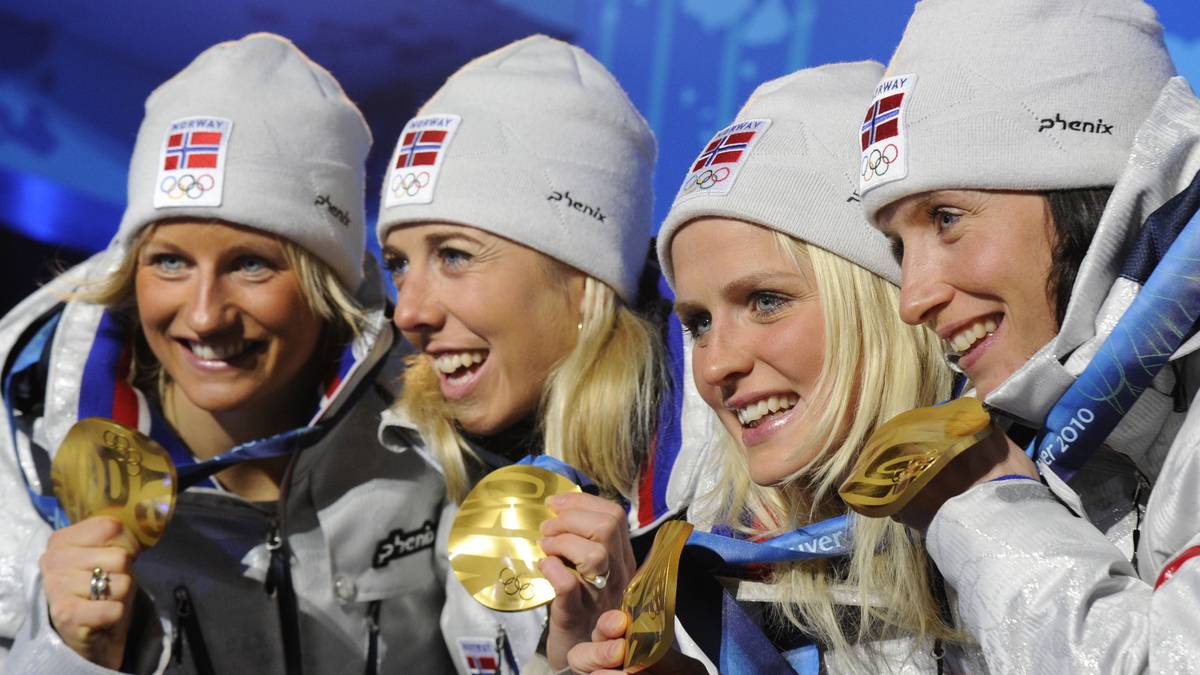 Vibeke Skofterud (l.) und Marit Bjoergen (r.) haben bei den Olympischen Spielen 2010 Staffel-Gold geholt