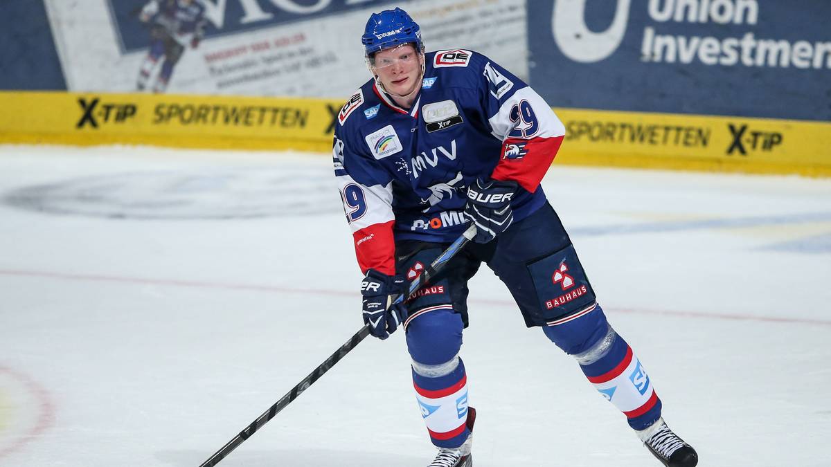 DENIS REUL: Der 110 Kilogramm schwere Verteidiger der Adler Mannheim feierte mit der deutschen Meisterschaft 2015 seinen größten Karriereerfolg. Der Adler ist durch seine physische Präsenz eine Bereicherung fürs Team. In der Offensive findet man den Hünen eher selten