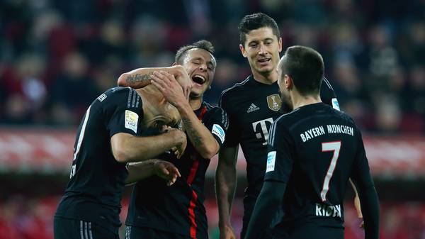 Arjen Robben schießt den FC Bayern mit drei Toren zur Herbstmeisterschaft