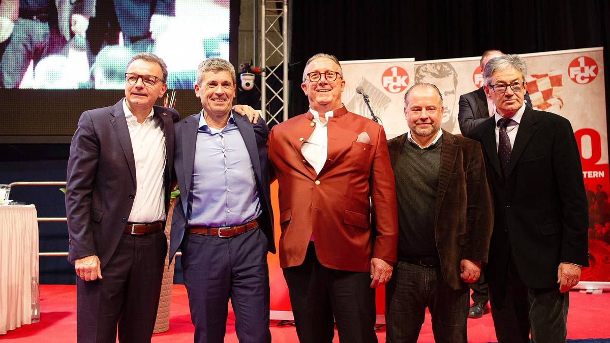 Hoffnung auf bessere Zeiten: Diese Männer beim 1. FC Kaiserslautern unter der Führung von Markus Merk (2.v.l.) bilden den neuen Aufsichtsrat