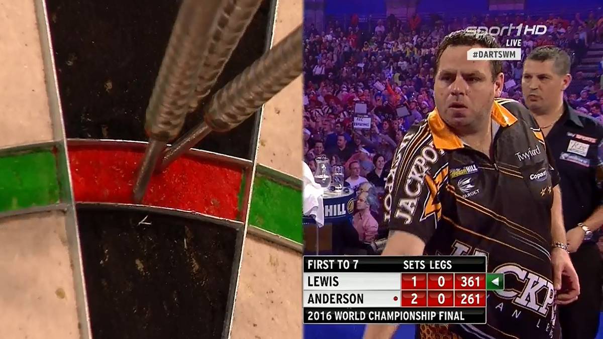 Und ein Rekord purzelt: Adrian Lewis stellt mit seiner vierten 180 im Spiel einen Allzeit-Rekord auf. Es ist die insgesamt 626. bei einer WM - nie gab es mehr