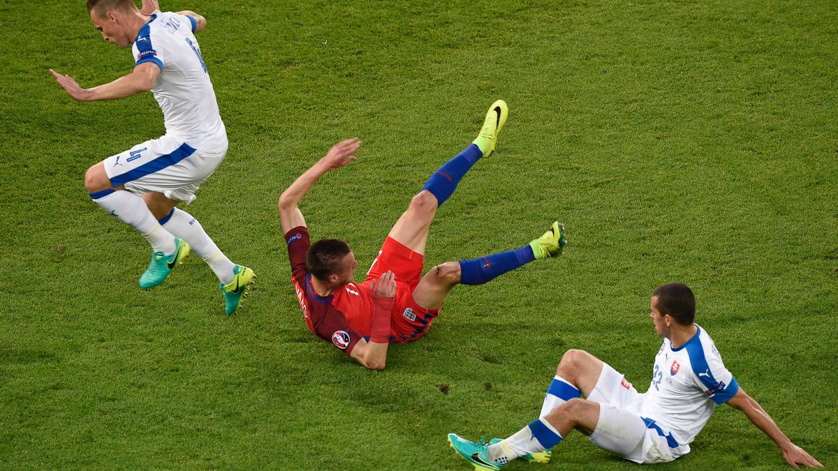 Bei der Partie zwischen England und der Slowakei geht es derweil deutlich kampfbetonter zu