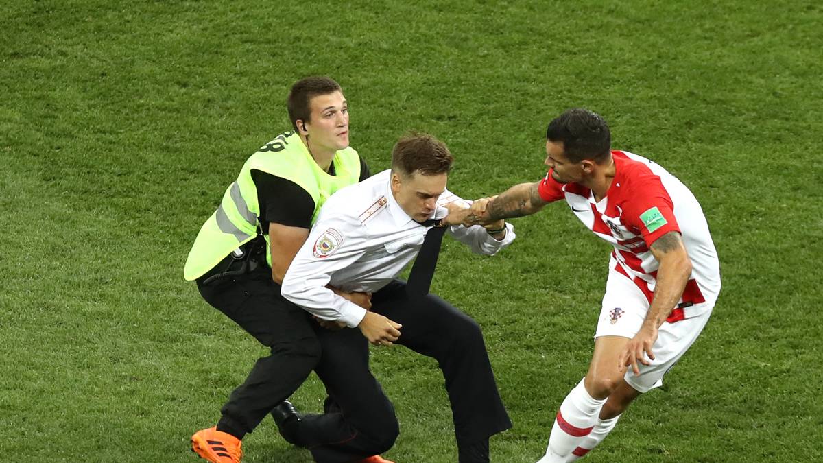 Die WM ist vorbei, Frankreich ist Weltmeister! Das Spektakel hat einiges zu bieten: Auch eine Abschlussparty und Spielunterbrechung wegen Flitzern. SPORT1 zeigt die besten Bilder zum Finale und verrät die Hintergründe der Flitzer-Aktion