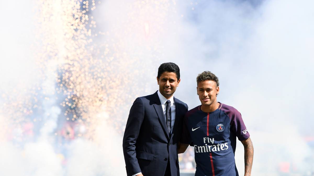 TRANSFERS OHNE LIMIT: PSG stellte im Sommer mit der 222-Millionen-Verpflichtung von Barca-Star Neymar einen neuen Transferrekord auf. Mit der Leihe plus 180-Millionen-Kaufoption für Stürmer-Juwel Kylian Mbappe sprengte Paris endgültig jegliche Vorstellungskraft auf dem Transfermarkt