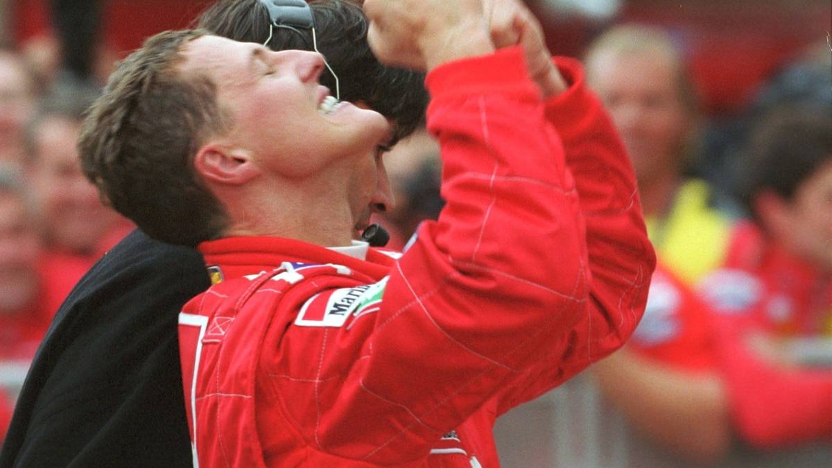 Im darauffolgenden Jahr, wieder in Suzuka, darf Schumi endlich über seinen ersten WM-Titel mit Ferrari jubeln 