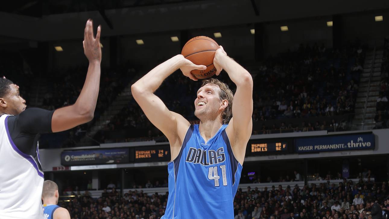 Nowitzki auf einem Bein zum Meilenstein
