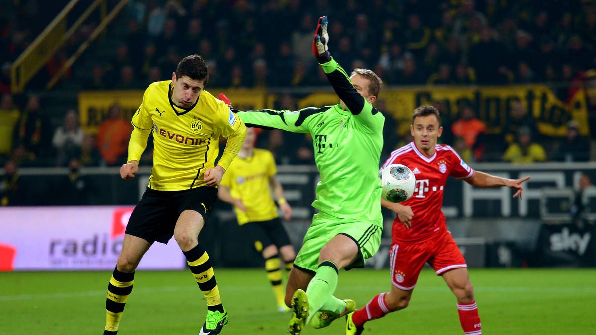 Im Mai 2013 verliert Lewandowski mit dem BVB das Champions-League-Finale gegen den FC Bayern - rund um dieses Spiel wird das Thema "Lewandowski und Bayern" richtig heiß. Ein gigantisches Transfertheater kommt zur Aufführung