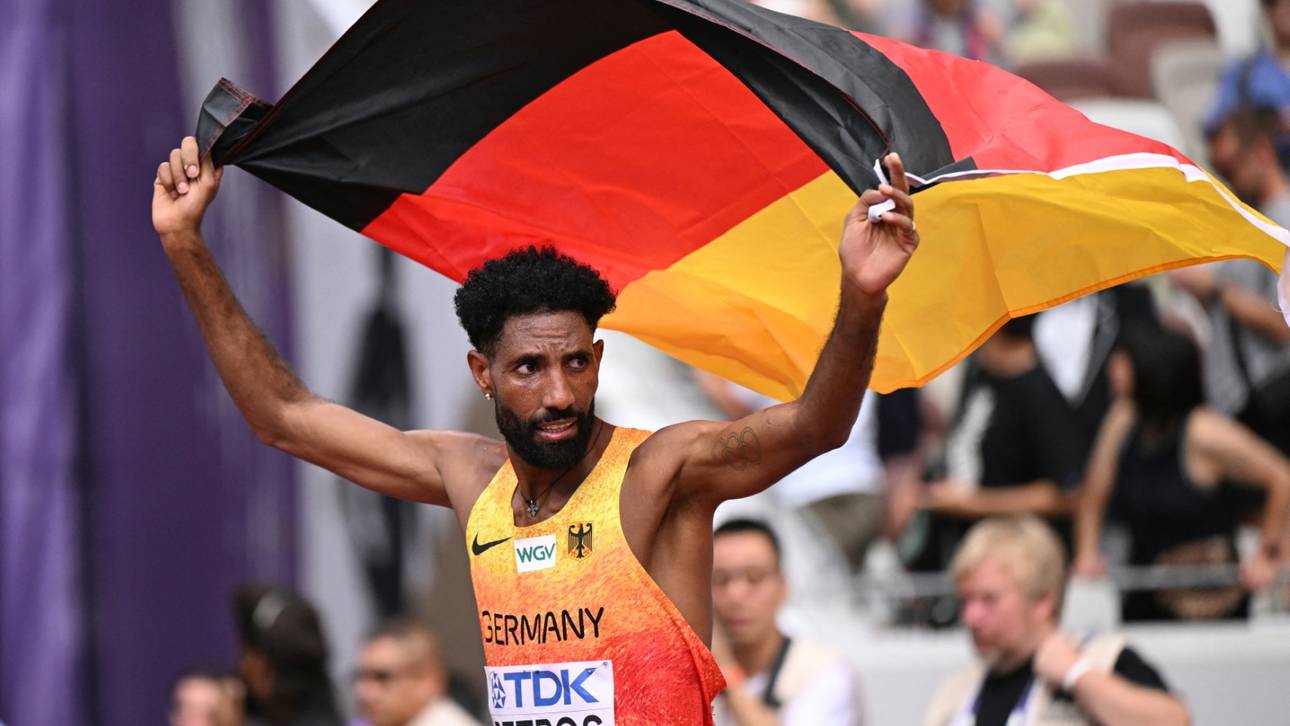 Amanal Petros jubelt über Marathon-Silber