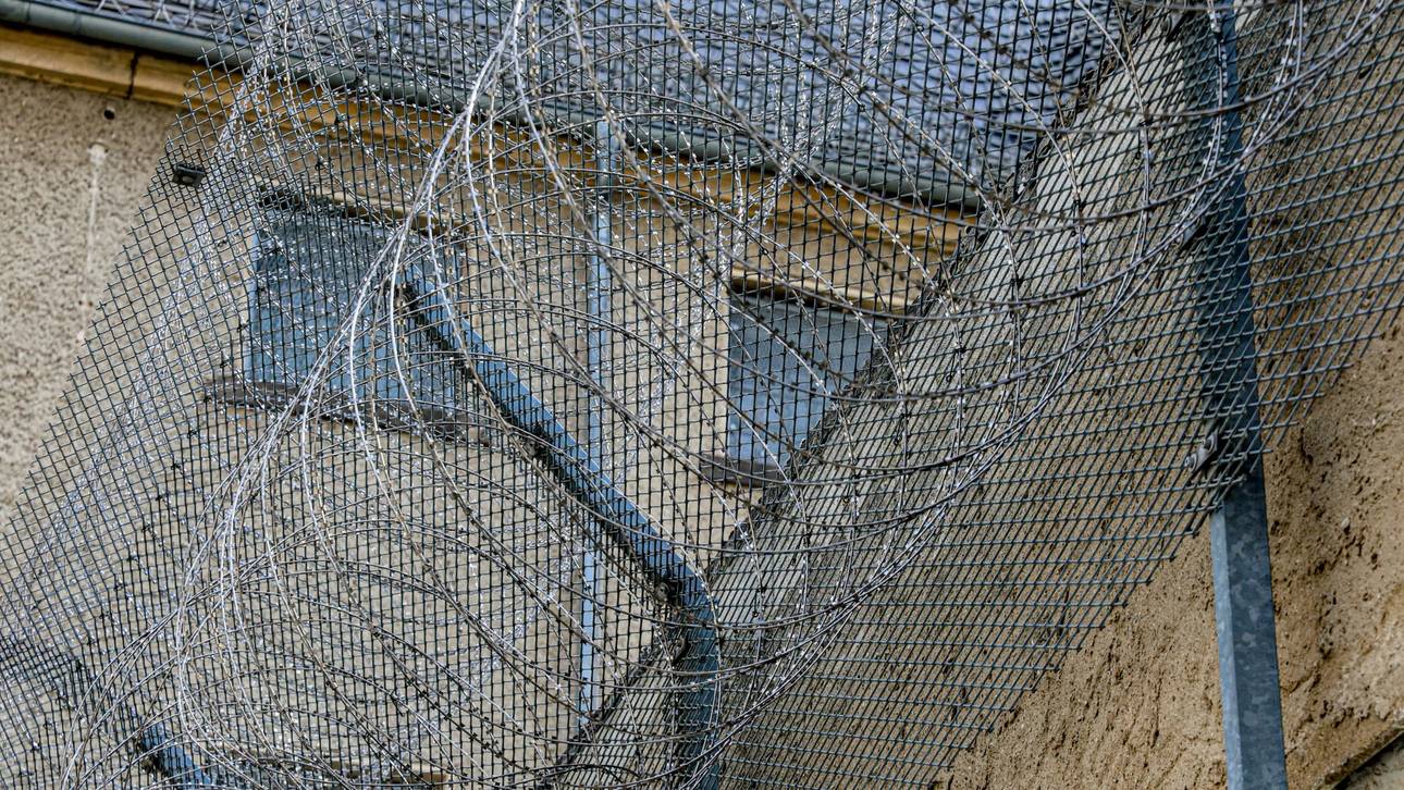 FC-Frauen besuchen Strafgefangene in der JVA