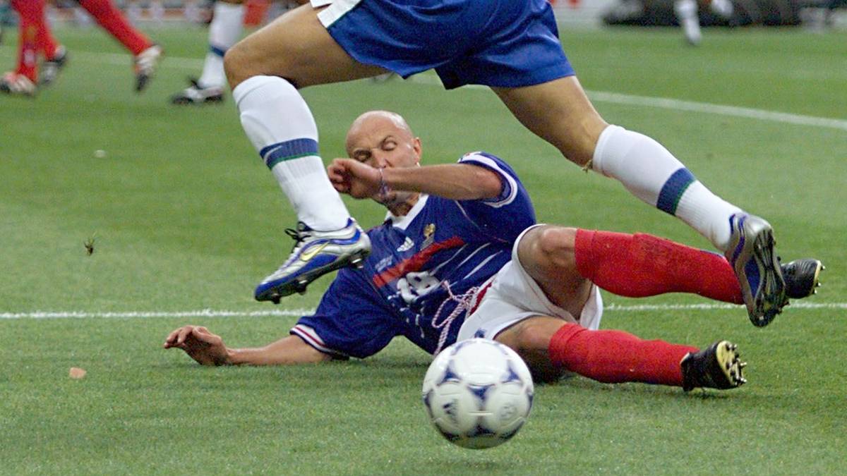 FRANK LEBOEUF (u.): Welt- und Europameister, dazu zahlreiche Vereinstitel mit dem FC Chelsea: Leboeuf hat eine große Karriere hinter sich - in der der einstige Innenverteidiger vor seinem Engagement in London fünf Jahre lang für Racing Straßburg auflief