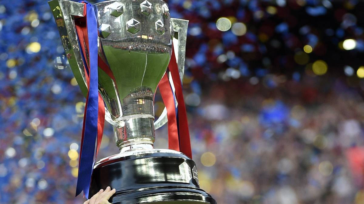 PLATZ 9 : Xavi - 30 Titel: Mit seinem kongenialen Mittelfeldpartner Andres Iniesta sammelte der Spanier bei Barca Titel en masse. Lässt seine Karriere in Katar ausklingen und holte dort mit dem Al Sadd Sports Club auch nochmal einen Pokalsieg