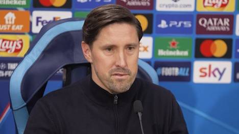 Co-Trainer Jan Fießer ersetzt Dino Toppmöller bei der Pressekonferenz vor der Champions-League-Partie in Neapel. Er warnt vor der Gefährlichkeit der Italiener.