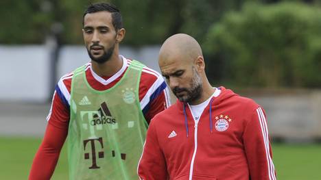 Medhi Benatia (l.) arbeitete beim FC Bayern mit Trainer Pep Guardiola zusammen