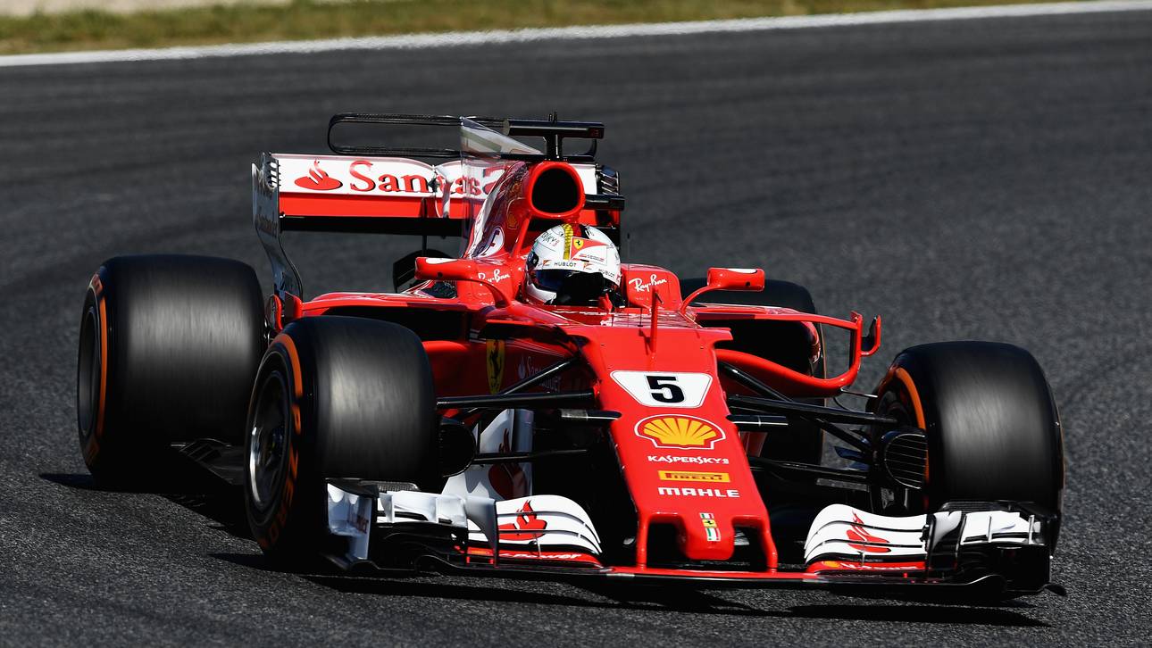 Vettel trotz Problemen vor Hamilton