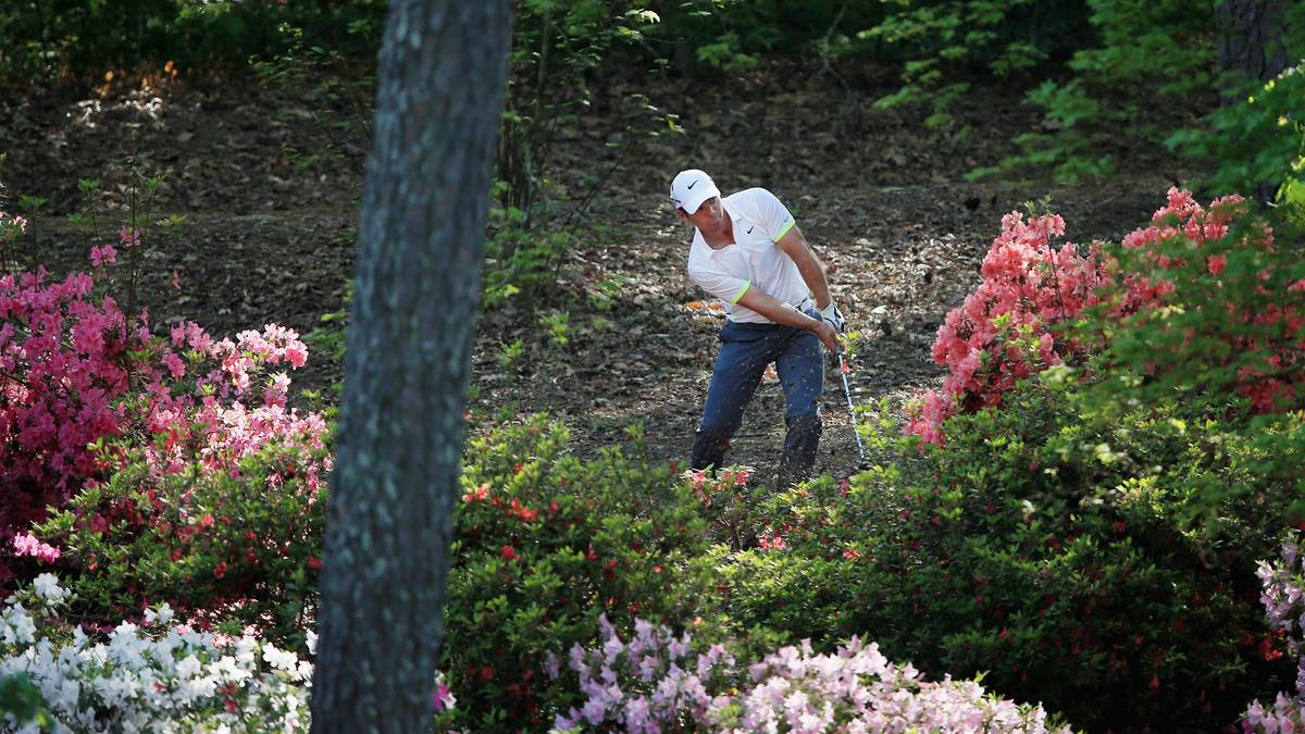 Überall auf dem Platz blühen die buntesten Blumen. Dabei schummeln die Gärtner aber auch ein wenig