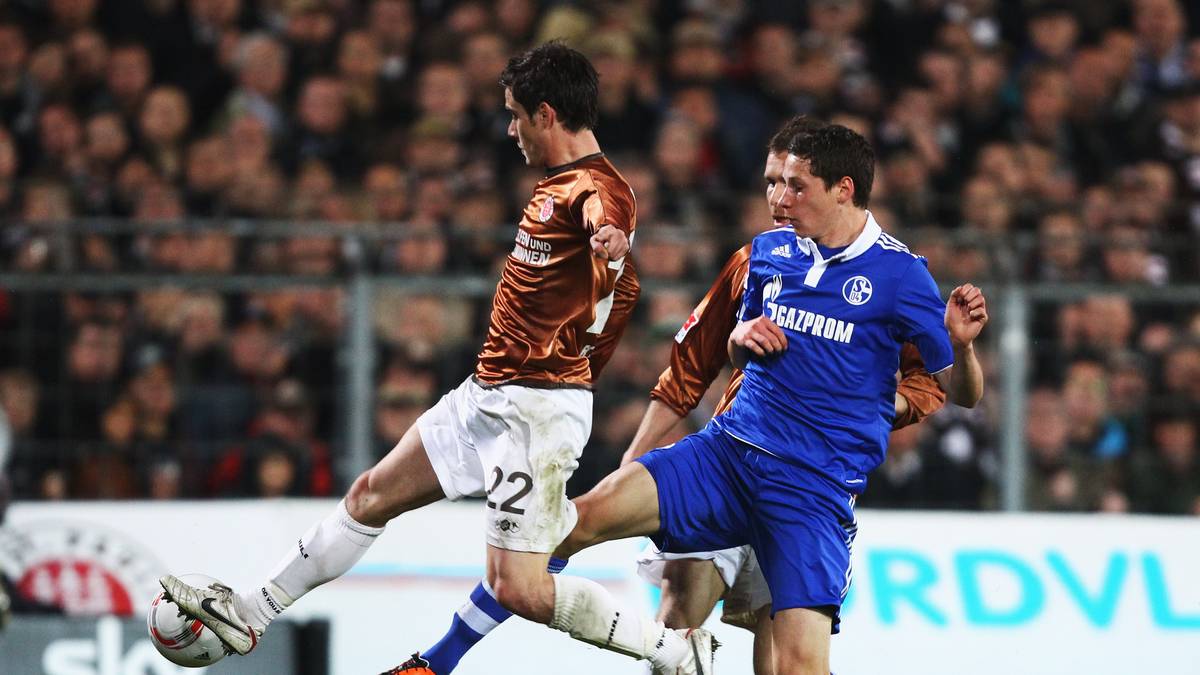 Platz 2: Julian Draxler - Tor für Schalke 04 gegen St. Pauli am 1. April 2011; 17 Jahre, 6 Monate, 12 Tage