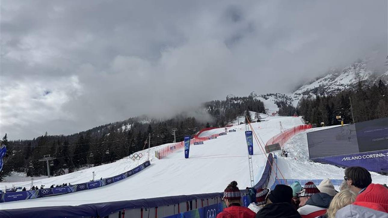 Die Abfahrtsstrecke in Cortina d’Ampezzo ist in Nebel gehüllt