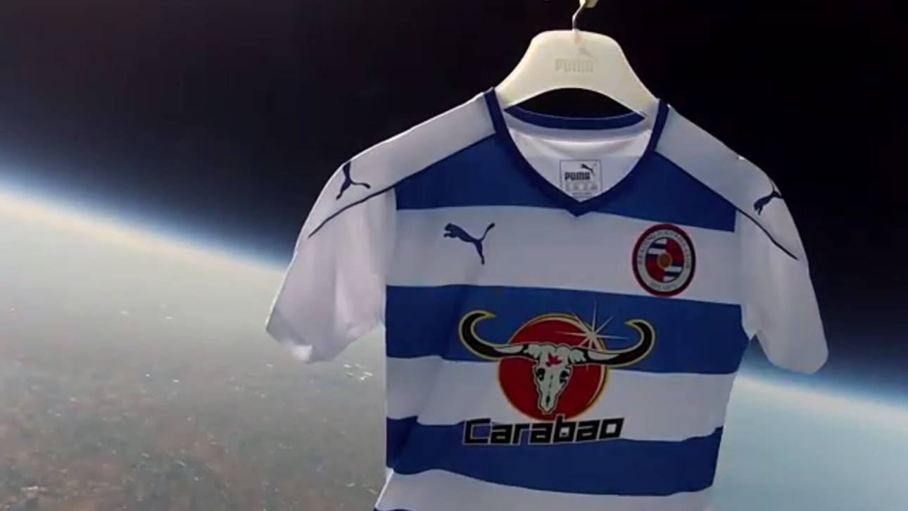 Engländer stellen Trikots im All vor