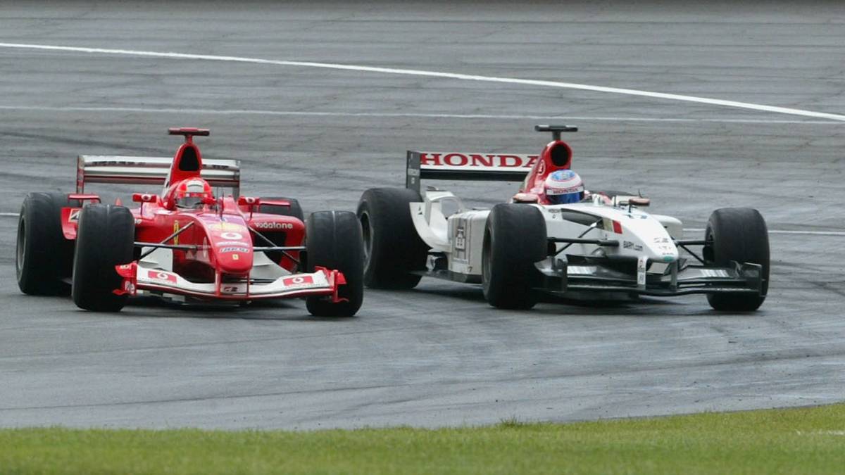 FÜHRUNGSRUNDEN - SCHUMACHER: Auch hier hielt Schumacher den Rekord mit 5.111 Runden an der Spitze des Feldes. Teilt man das durch die Anzahl der Rennen, sind das knapp 17 Runden pro Rennen (16,8). Wie bei den meisten Statistiken, drückt auch hier seine Mercedes-Zeit vor seinem "zweiten" Karriereende seine exzellenten Werte