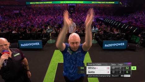 Ian White verzweifelt in seinem Erstrundenmatch der Darts-WM gegen Tomoya Goto an den Doppel-Feldern und fliegt damit aus dem Turnier. Mit 3:1 kann der junge Japaner Goto das Spiel für sich entscheiden.