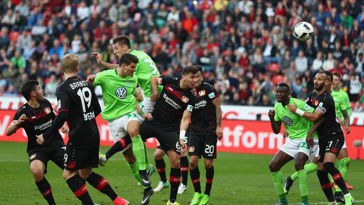 Und Gomez zum Zweiten. Zwei Minuten nach seinem ersten Treffer legt der 31-jährige wieder per Kopf nach und bringt seine Wölfe zurück ins Spiel