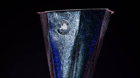 Um diesen Pokal geht es in der UEFA Europa League