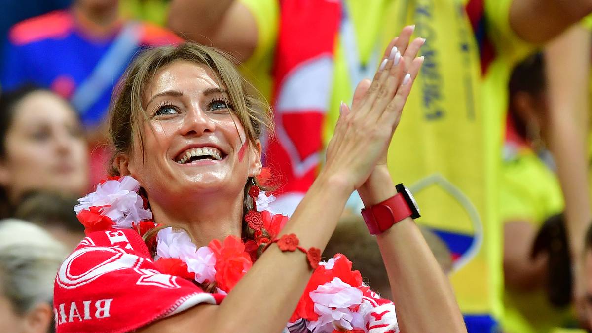 Auch Polens Fans sind vor der Partie noch optimistisch. Am Ende setzt es ein 0:3 und die WM ist beendet. Doch wer gewinnt das Duell auf der Tribüne? Entscheiden Sie selbst