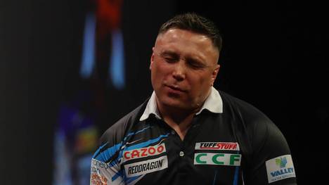 Aus zunächst rätselhaften Gründen wütet Gerwyn Price bei der Premier League in Rotterdam und schimpft hinterher auch bei Instagram weiter. 