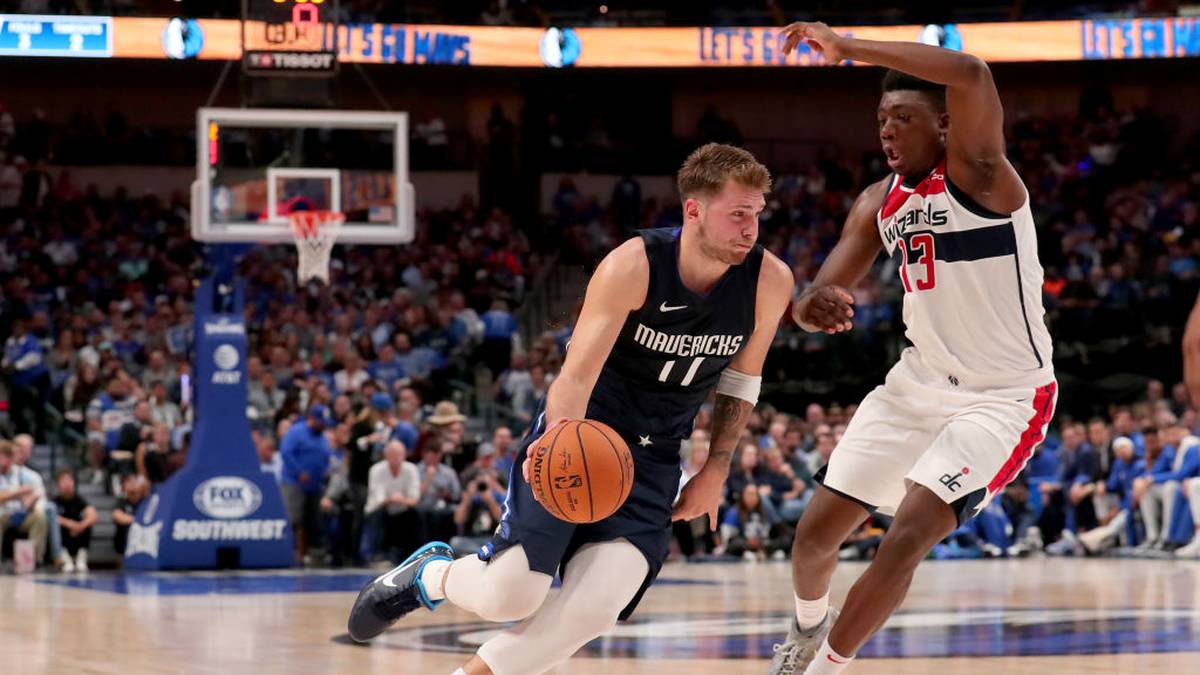 LUKA DONCIC (Dallas Mavericks): Die Dallas Mavericks sind mit einem Sieg in die erste Saison nach Dirk Nowitzki gestartet - und das besonders dank Doncic, der mit 34 Punkten überragender Mann des Abends war