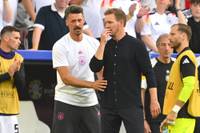Könnte Sandro Wagner das DFB-Trainerteam verlassen, um als Cheftrainer zu einem Verein zu wechseln? SPORT1-Chefreporter Stefan Kumberger ordnet die Gerüchte im fenster.com EM Doppelpass ein.
