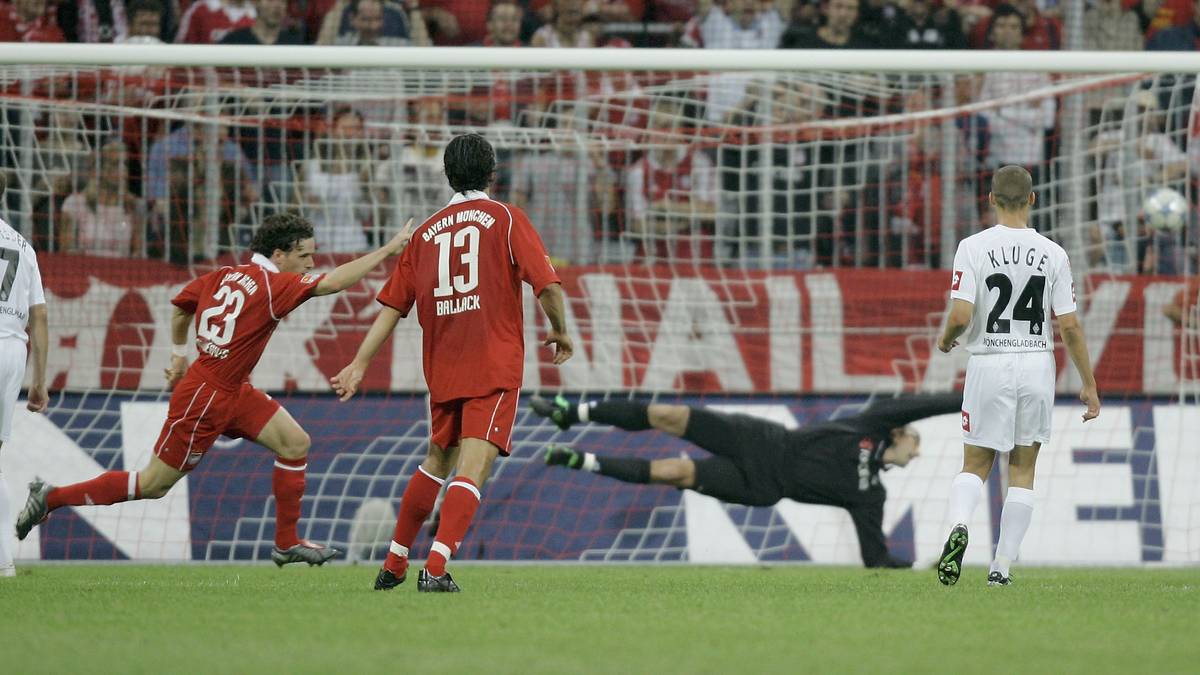2005/06 - Bayern München - Borussia Mönchengladbach: 2005 sind es wieder die Bayern, die zum Beginn der Saison zum Auftakt laden. Das Eröffnungsspiel gegen Gladbach ist gleichzeitig die erste Bundesligapartie in der Allianz Arena. Die Bayern lassen nichts anbrennen und gewinnen in ihrem neuen "Wohnzimmer" souverän mit 3:0