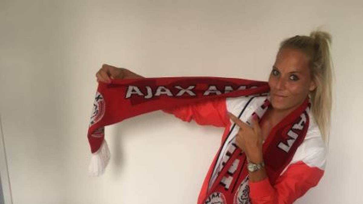Im Fußball hält es die Siebenkämpferin mit Ajax Amsterdam. Bei den Europameisterschaften 2014 in Zürich holte sie Silber