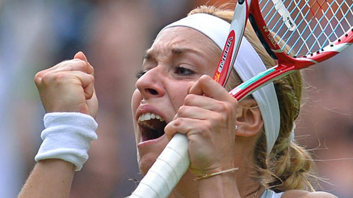 Nach dem sensationellen Sieg gegen die Weltranglistenerste Serena Williams zieht Lisicki ins Viertelfinale ein. Vor der Partie hat kaum jemand an einen Sieg gegen Williams geglaubt, doch sie hat es allen gezeigt