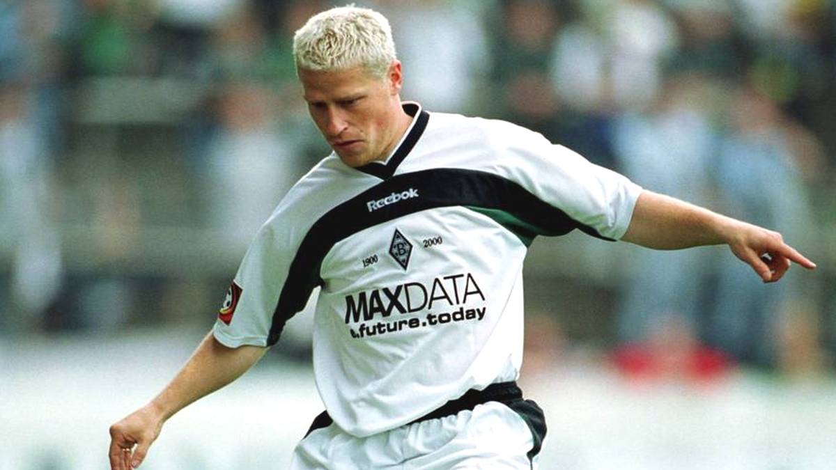 Fiel zwischenzeitlich auch mit seinen wasserstoffblonden Haare auf: Max Eberl als Spieler von Borussia Mönchengladbach 2001