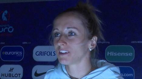 Der Auftaktsieg ist geglückt! Die deutsche Frauen-Nationalmannschaft freut sich über einen 4:0-Sieg gegen Vize-Europameister Dänemark. Kathrin Hendrich war sogar überrascht vom deutlichen Triumph.