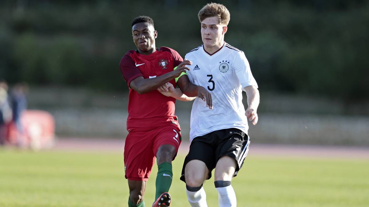 UMARO EMBALO (Benfica Lissabon, Stürmer): Flügelflitzer in der U19 von Benfica und der U19 von Portugal. Wirbelt am liebsten auf der rechten Seite, kann aber auch auf der linken eingesetzt werden