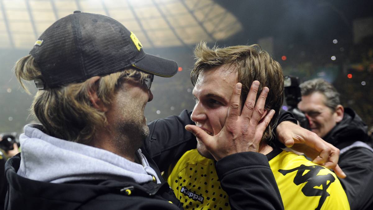 ...und feiert mit ihm das Double im Mai 2012, nachdem der BVB den FC Bayern im Pokalfinale sensationell mit 5:2 aus dem Berliner Olympiastadion geschossen hat