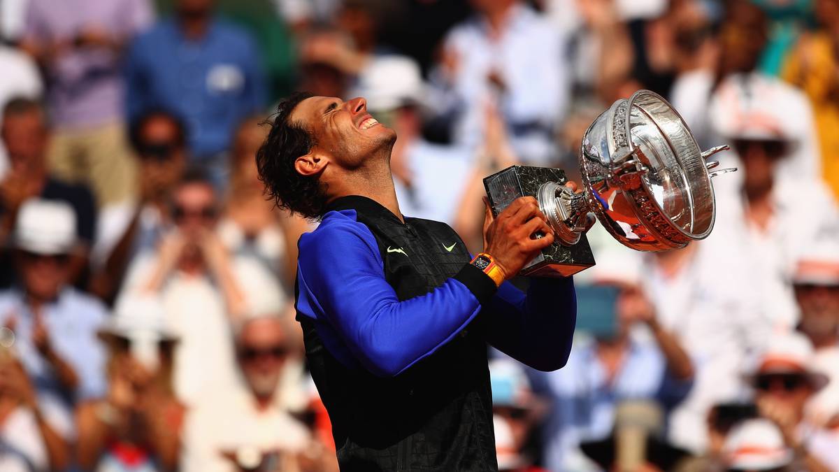 PLATZ 2: RAFAEL NADAL (18 GS-Siege) - Der 33-Jährige ist der Sandplatzkönig. 59 Turniersiege holt er auf der roten Asche. Von April 2005 bis Mai 2007 bleibt der Spanier auf Sand in 81 Spielen in Folge ungeschlagen. Doch Nadal kann nicht nur Sand - auch auf Hartplatz und Rasen hat er mehr als einen Grand-Slam-Titel gewonnen