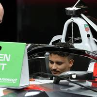 Porsche-Werksfahrer Pascal Wehrlein entscheidet den zweiten Lauf der Elektro-Rennserie Formel E in Riad.