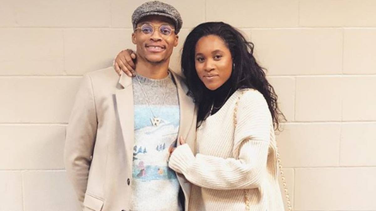 Rockets-Star Russel Westbrook ist seit 2015 mit der ehemaligen Basketballerin Nina Ann-Marie Earl verheiratet. Die beiden haben einen gemeinsamen Sohn und Zwillingsmädchen