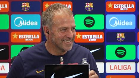 Barcelona-Trainer Hansi Flick witzelte mit einem Journalisten zum Alvarez-Poker und zeigte sich zufrieden mit dem bisherigen Fitness-Zustand von Lamine Yamal.