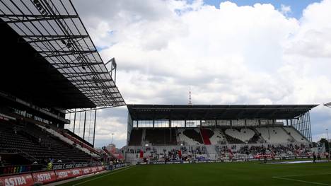 St. Pauli v Arminia Bielefeld v 1. FC Kaiserslautern - 2. Bundesliga