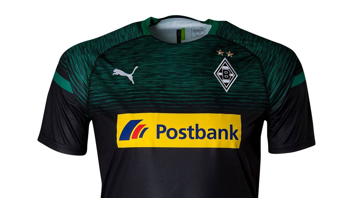 Die schlichteste Option ist das Auswärtstrikot in Schwarz mit grünen Streifen am Arm