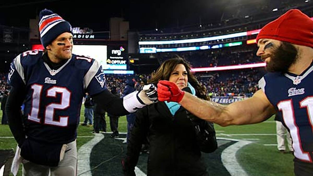 Vor allem, weil Tom Brady (l.) einen Sahnetag erwischt. Drei Touchdown-Pässe und ein eigener Run in die Endzone bringen den Pats den Sieg