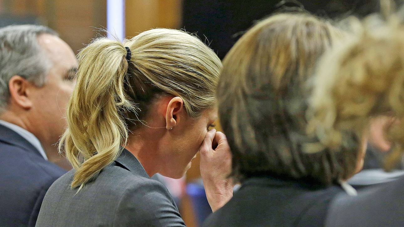 Erin Andrews brach während ihrer Aussage mehrmals in Tränen aus