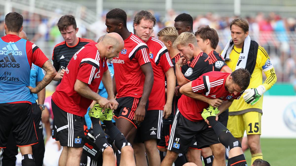 Der Bundesliga-Dino Hamburger SV muss sich auf dem Ernst-Abbe-Sportfeld geschlagen geben