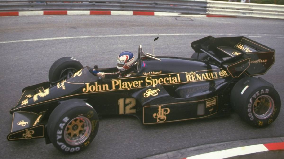 Ein extrem großer und massiver Heckflügel ist das Markenzeichen des Lotus 95T in der Saison 1984. Das ungewöhnliche Konstrukt bringt dem Rennstall einige Podiumsplätze und den dritten Platz in der Konstrukteursweltmeisterschaft
