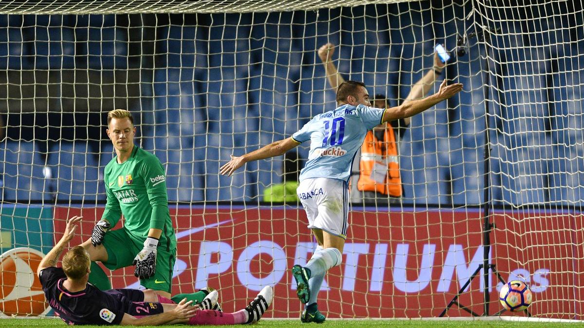 Beim Stand von 2:3 versucht der frühere Gladbacher, das Leder über Gegenspieler Pablo Hernandez zu lupfen. Ein überheblicher Versuch, der ordentlich in die Hose geht. Ter Stegen trifft nämlich die Stirn von Hernandez, von der aus der Ball ins Tor kullert